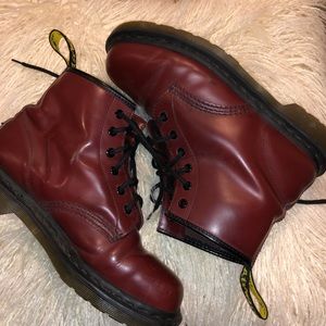 🖤Dr Martens Cherry Red leather ankle boots🖤